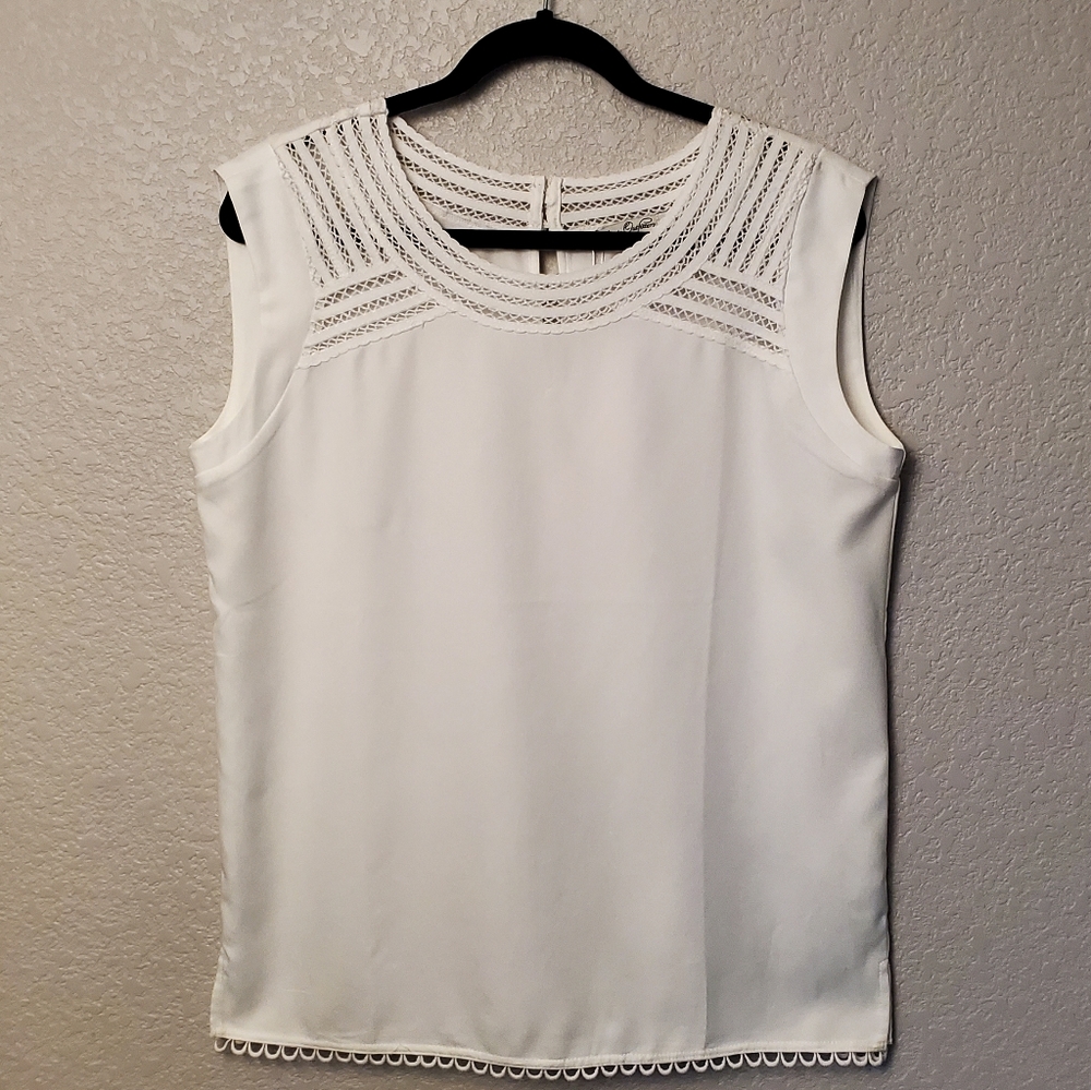 NWT White Collegiate Outfitters. Size L